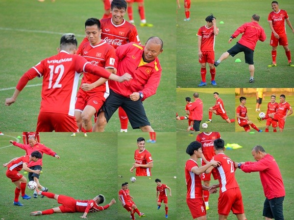Thầy Park bị học trò hợp tác "hầm nhừ" trong trò đá bóng ma