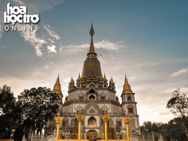 Không cần đi đâu xa, ngôi chùa mang đậm kiến trúc Thái Lan này sẽ khiến bạn phải choáng ngợp