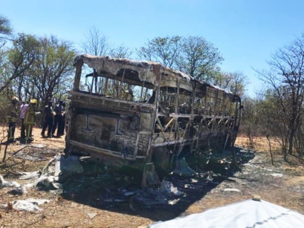 Nổ xe buýt ở Zimbabwe, ít nhất 42 người thiệt mạng