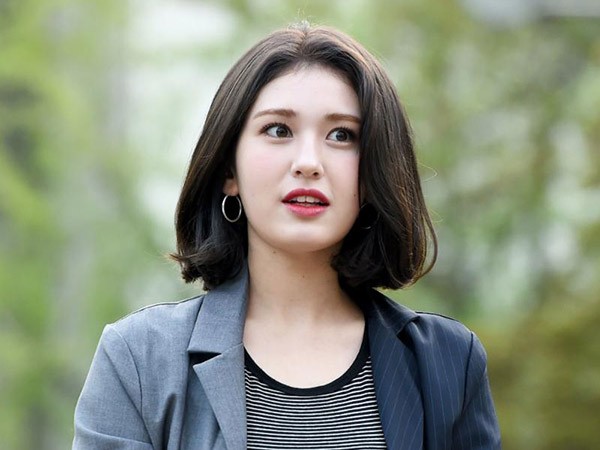 Chỉ 3 tháng sau khi rời JYP, Somi đã công bố kế hoạch debut solo