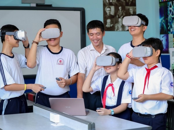 Teen Việt đã bắt đầu được trải nghiệm những tiết học chuẩn 4.0