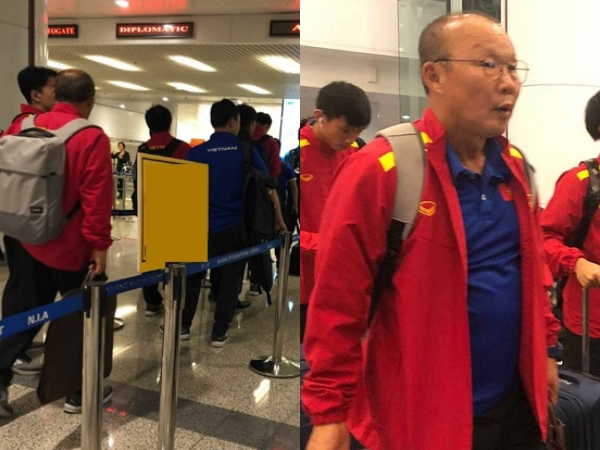 Hành động đẹp của thầy Park khi trở về Việt Nam khiến hành khách tại sân bay Nội Bài thán phục