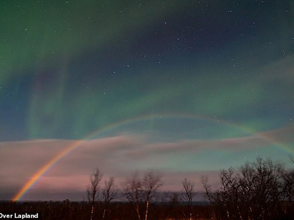 Cực quang và cầu vồng Mặt Trăng “siêu hiếm” cùng lúc xuất hiện tại Thụy Điển