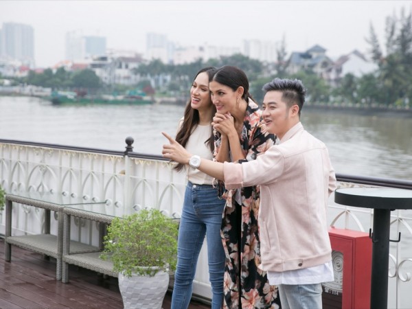 Thanh Duy mời host "Asia's Next Top Model" và Hương Giang ăn tối trên du thuyền