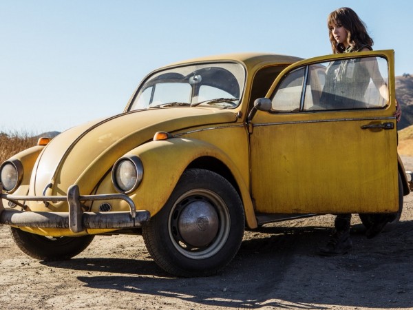 Dù biến hình thành xe hơi nào, “robot ong vàng” Bumblebee cũng dễ thương vô đối