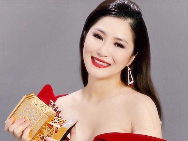 Nữ ca sĩ Hương Tràm đoạt giải "Best Asian Artist" tại "MAMA 2018"