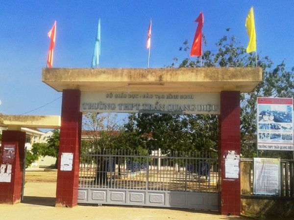 Bình Định: Nam sinh lớp 11 đánh thầy giáo nhập viện