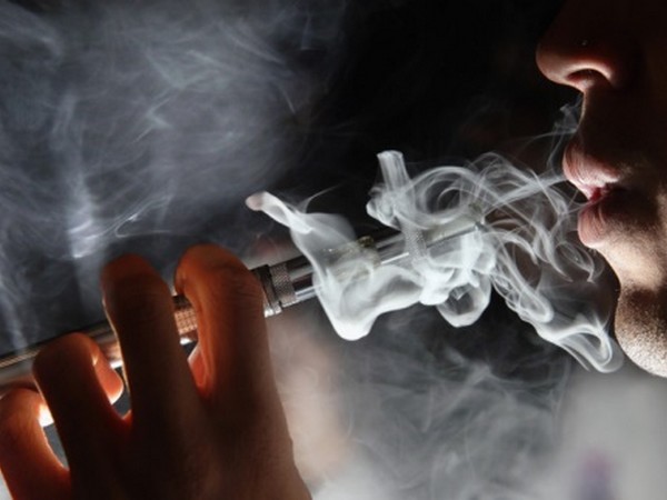 Ngàn lẻ một lý do khiến giới trẻ “đốt” đời bằng điếu thuốc