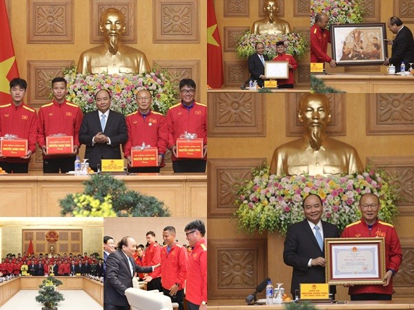 HLV Park Hang-seo và Quang Hải nhận huân chương từ Thủ tướng