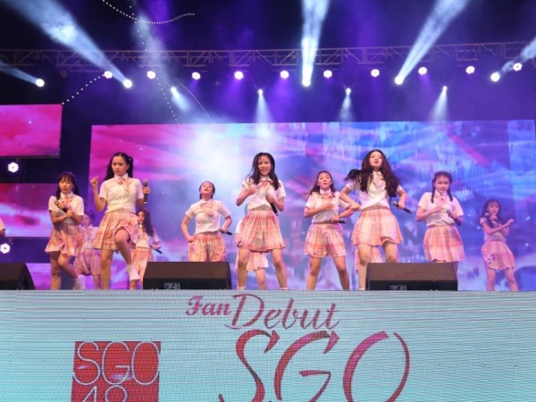 Hơn 1500 fan đến cổ vũ sân khấu ra mắt thế hệ nữ thần tượng đầu tiên của SGO48