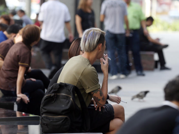 Singapore dự kiến tiếp tục nâng độ tuổi được phép hút thuốc lá ở người trẻ