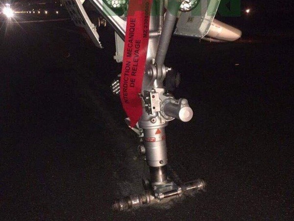 Vụ máy bay rơi lốp: Do phi công tiếp đất hạ cánh sai quy trình!