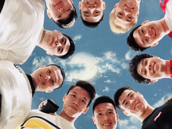 Các hotboy đội tuyển Việt Nam tung ảnh đẹp như poster phim khiến fangirl "điêu đứng"