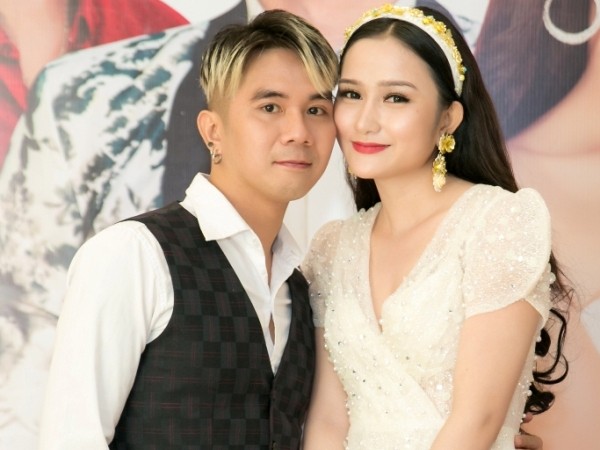 Khánh Đơn cực tình cảm bên vợ hot girl 9x, Nhật Kim Anh khàn tiếng vẫn gắng hát dân ca