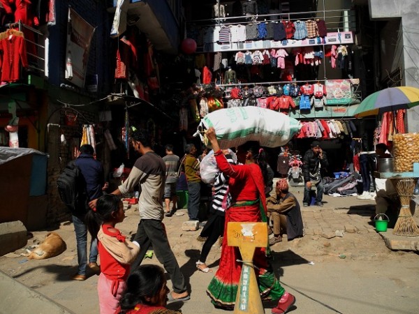 Ngày Đông giá rét ở Nepal không thể thiếu một ly trà sữa nóng và món trứng gà luộc