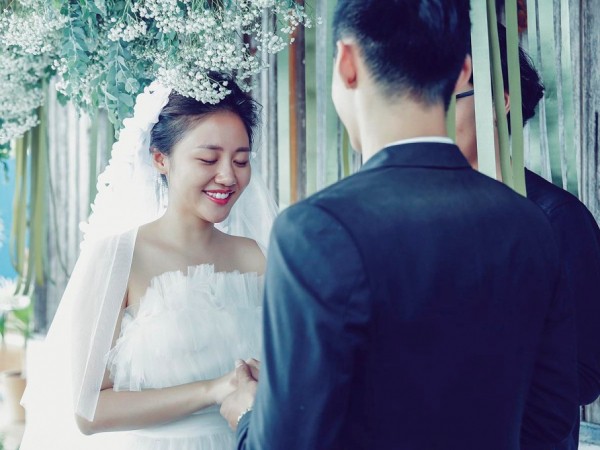 Xem MV “Cầu hôn” của Văn Mai Hương: Hoá ra tình yêu không phải chỉ toàn những phút giây hạnh phúc