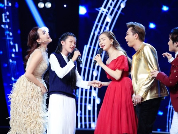 Hòa Minzy "khẩu chiến" với Hồ Việt Trung để giành thí sinh trên sóng truyền hình