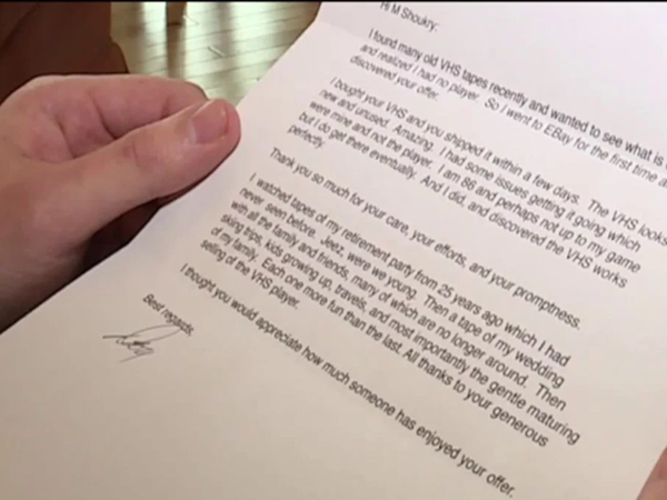 Bức thư của khách mua hàng đã khiến một người bán đồ online rơi nước mắt