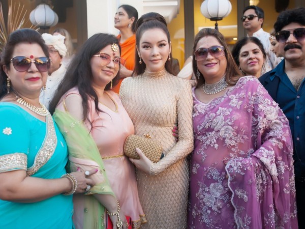 Lý Nhã Kỳ bất ngờ xuất hiện tại lễ cưới xa hoa của tỉ phú Ấn Độ ở Phú Quốc
