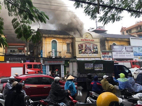 Cháy lớn tại khách sạn, nữ nhân viên tử vong