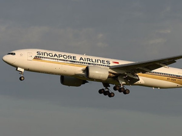 Vừa cất cánh, máy bay của Singapore nhận thông báo bị cài bom