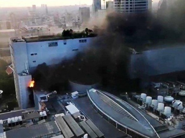 Cháy trung tâm mua sắm Central World ở Bangkok, ít nhất 3 người chết