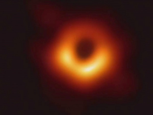 Giây phút lịch sử: Công bố hình ảnh đầu tiên của hố đen trong vũ trụ