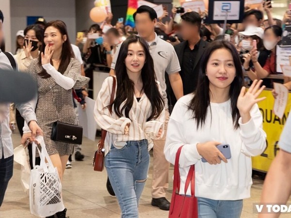 Mỹ nhân Irene cùng các thành viên Red Velvet rạng rỡ khi đến TP.HCM