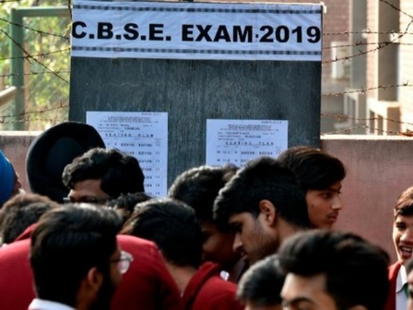 Kết quả thi bị chấm nhầm, 19 học sinh Ấn Độ tự sát oan nghiệt