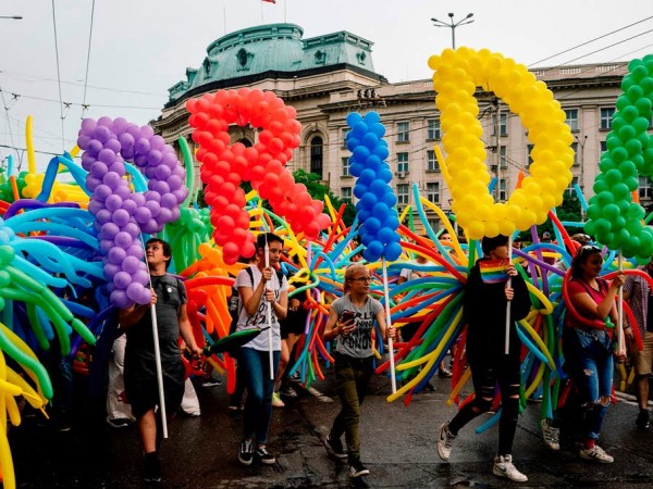 Đông đảo người nổi tiếng trên thế giới chung tay ủng hộ cộng đồng LGBT trong "Tháng kiêu hãnh"