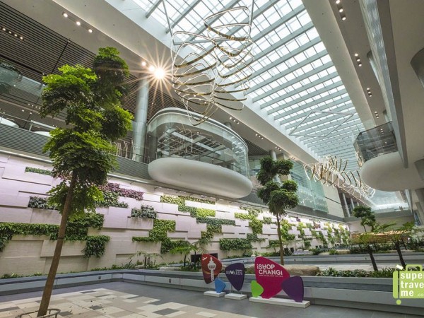Dành cả thanh xuân để xây sân bay, Singapore lại khiến thế giới trầm trồ với "đồ chơi" mới