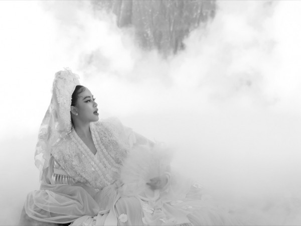 Hoàng Thuỳ Linh ra mắt MV mang màu sắc huyền ảo, thừa nhận cá tính âm nhạc kì quặc 