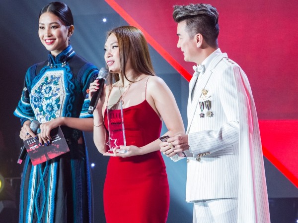 Đàm Vĩnh Hưng trao giải Super Icon cho Mỹ Tâm tại "ELLE Style Awards 2019"