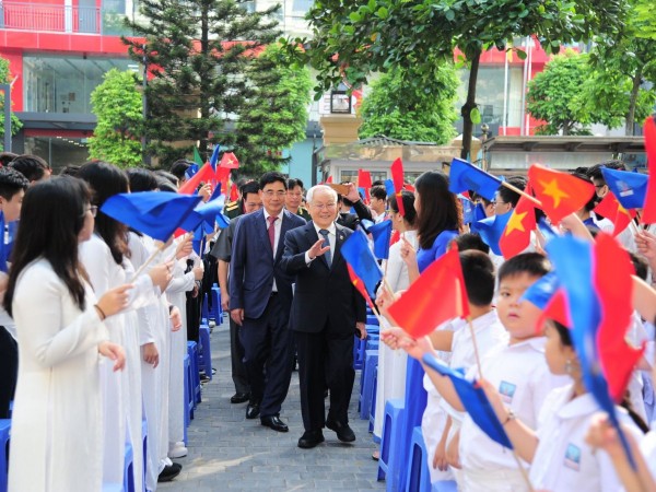 Hà Nội: Học sinh Nguyễn Siêu đón năm học mới với "Mái trường xanh - ước mơ xanh"
