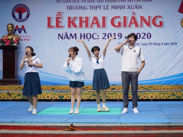 Kaity Nguyễn, Trang Hý cùng nhóm bạn "đại náo” lễ khai giảng 