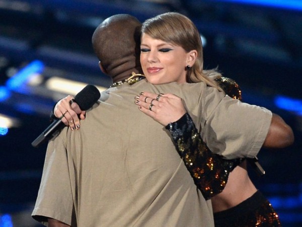 Lần đầu tiên, Taylor Swift công khai gọi Kanye West là kẻ hai mặt chuyên chơi xấu