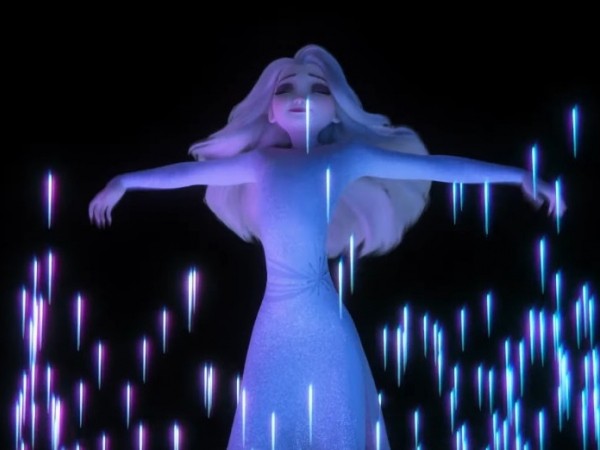 Sau tất cả, công chúa Elsa đổi kiểu tóc, hé lộ sức mạnh bất ngờ trong “Frozen 2”