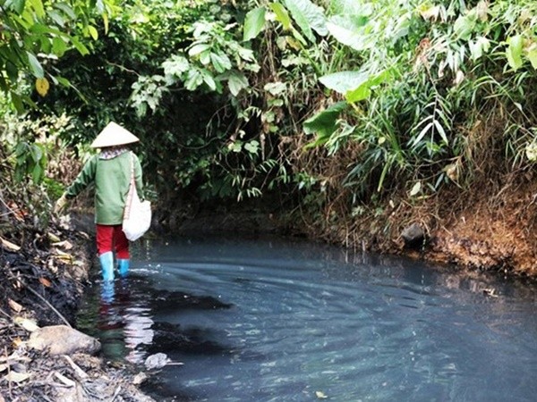 Nước sông Đà nhiễm dầu vẫn cấp cho dân: Còn nhiều chất độc hơn styren?