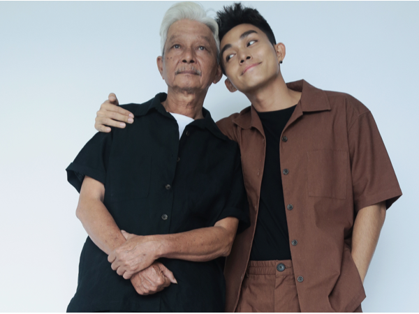 Jun Phạm ngập tràn hạnh phúc trong bộ ảnh chụp cùng bố