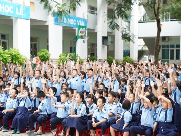 Hơn ngàn học sinh ấn nút “cháy hết mình” cùng Don Nguyễn