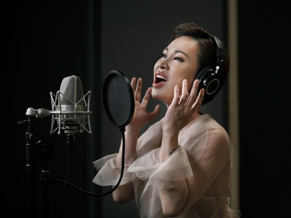  Rơi nước mắt với giọng hát của Uyên Linh trong MV nhạc phim “Hoa Hậu Giang Hồ”