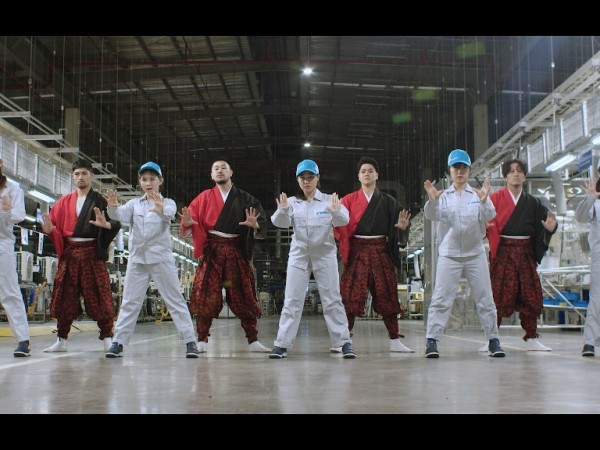 Nhóm nhảy triệu view” TRIQSTAR đến từ Nhật Bản hợp tác cùng Touliver trong dance video mới