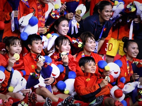 Tuyển nữ Việt Nam xin ở lại Manila (Philippines) để cổ vũ U22 Việt Nam