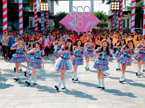SGO48 tung “vũ điệu cơm nắm”, mang 1200 người vào MV "Thất tình tích cực"