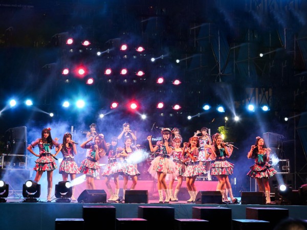 Nhóm nhạc đông dân nhất Việt Nam SGO48 trình diễn tại Lễ hội âm nhạc quốc tế Hozo