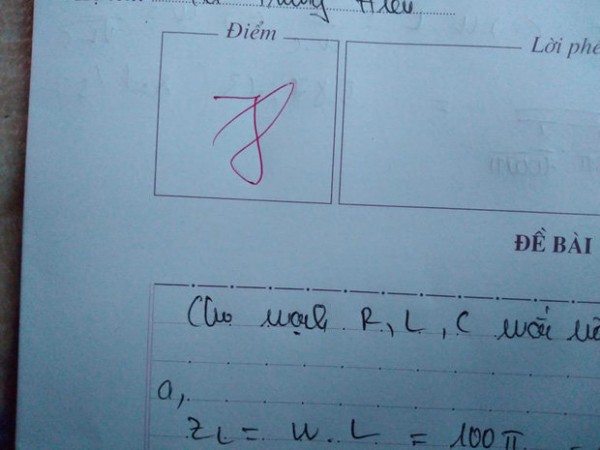Cô học trò hoang mang khi nhận lại bài kiểm tra, chẳng biết cô giáo chấm 7 hay 8 điểm?