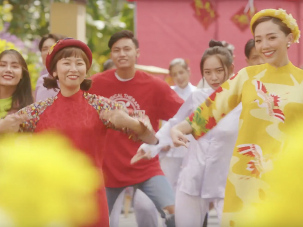 Tóc Tiên và Trang Hý diện áo dài, thể hiện vũ đạo tươi vui trong MV ngập tràn màu sắc Tết