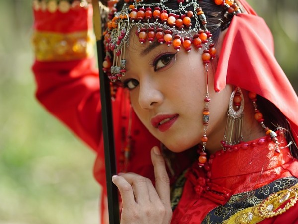 Hoàng Yến Chibi hé lộ tạo hình cổ trang lung linh trong MV "Cánh hoa tổn thương"