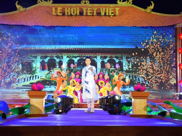 Người dân và du khách rộn ràng tham gia "Lễ hội Tết Việt - Tet Festival 2020"