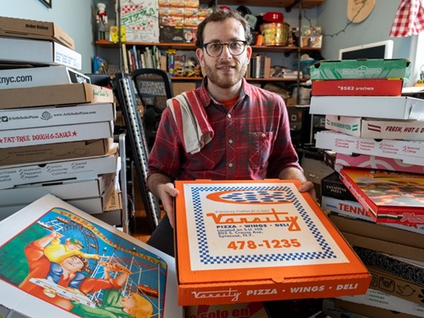 Một người lập kỷ lục thế giới với bộ sưu tập hộp đựng pizza cực “khủng”